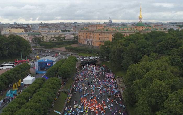 В Питере свыше тысячи сапсерферов приняли участие в фестивале"Фонтанка-SUP" - видео