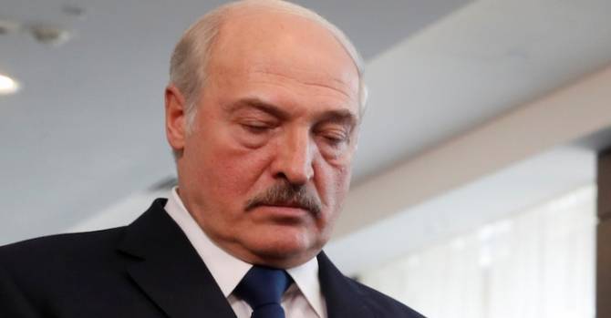 Не с нашим счастьем: телеграм-каналы прочат Лукашенко отставку