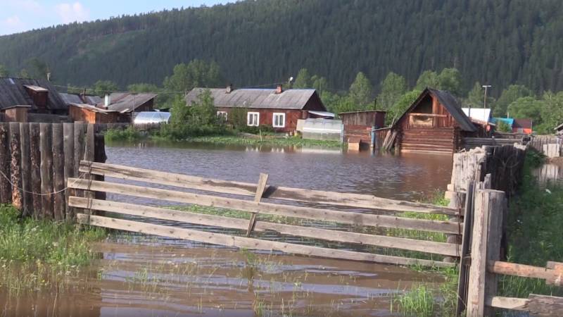 Пострадавшие от подтопления дома в Иркутской области обследуют до 10 августа