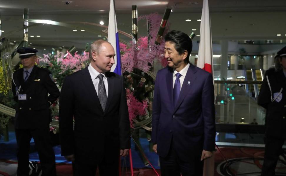 Абэ рассчитывает заключить мирный договор с Россией до 2021 года