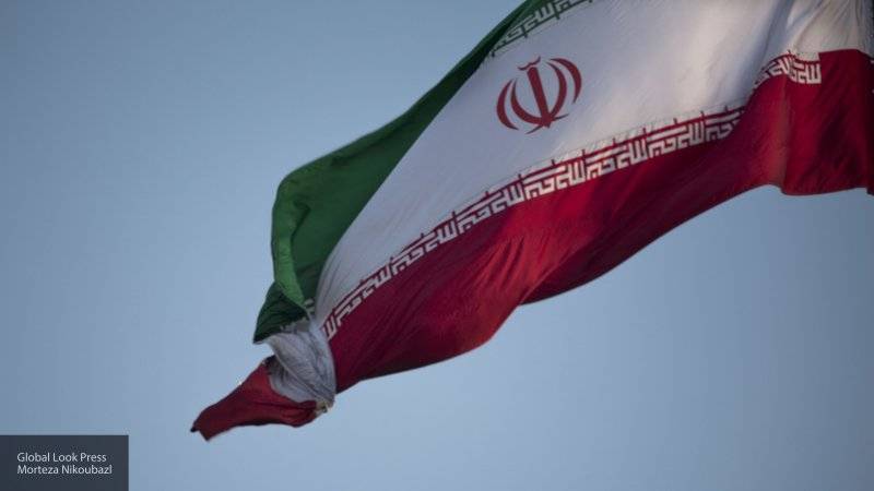 Жизни россиян на борту задержанного в Иране британского судна ничто не угрожает