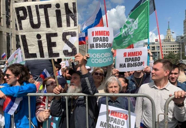 “Путин врет”: В российской столице проходит многотысячный митинг