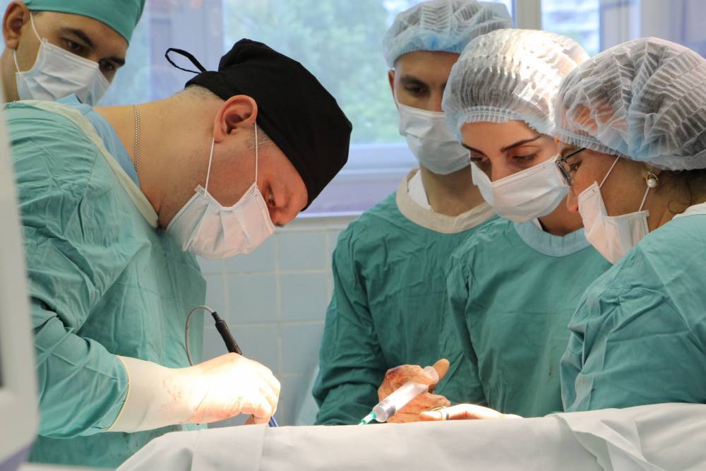 Роман Ищенко: Одна длительная сложная операция всегда лучше для пациента, чем несколько малых | РИА «7 новостей»