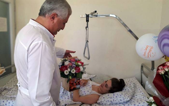 Армянские врачи поставили на ноги выжившую в жутком ДТП в Грузии девушку