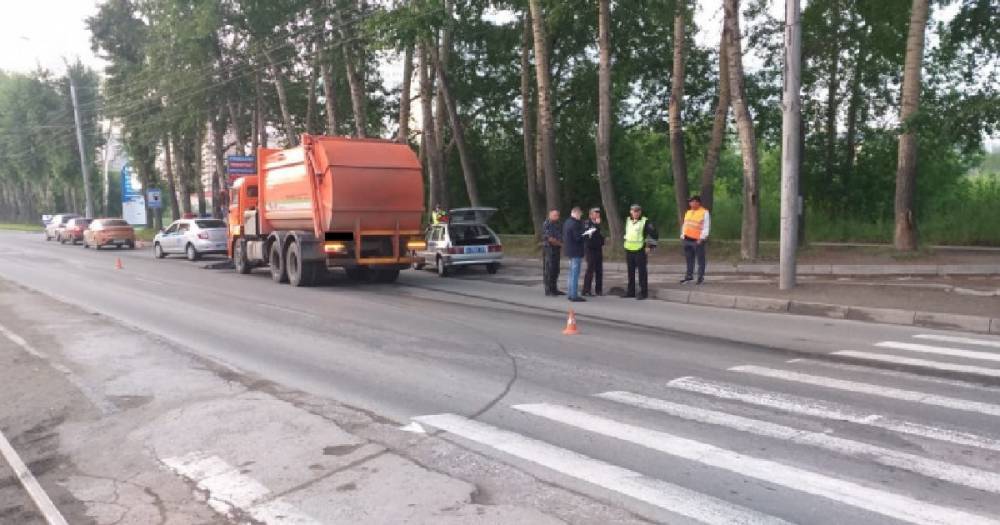 В Киеве задержали грузовик с сотней картин из Франции.