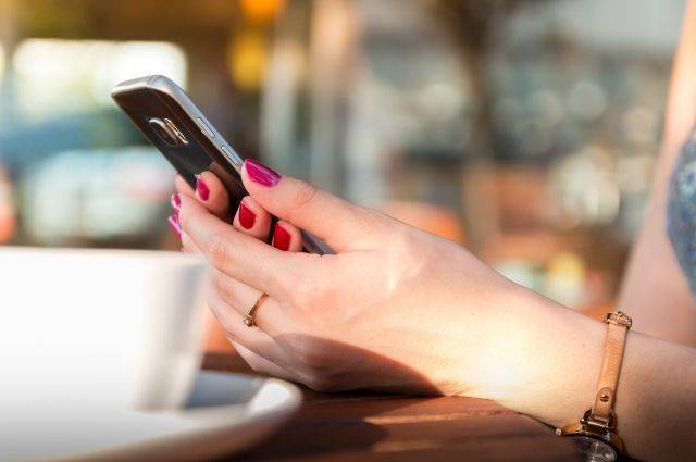 Жительница ОАЭ заплатит штраф за то, что скопировала СМС из телефона мужа
