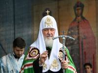 Патриарх Кирилл подарил иконы и святые мощи Борисоглебскому монастырю в Торжке  - ТИА