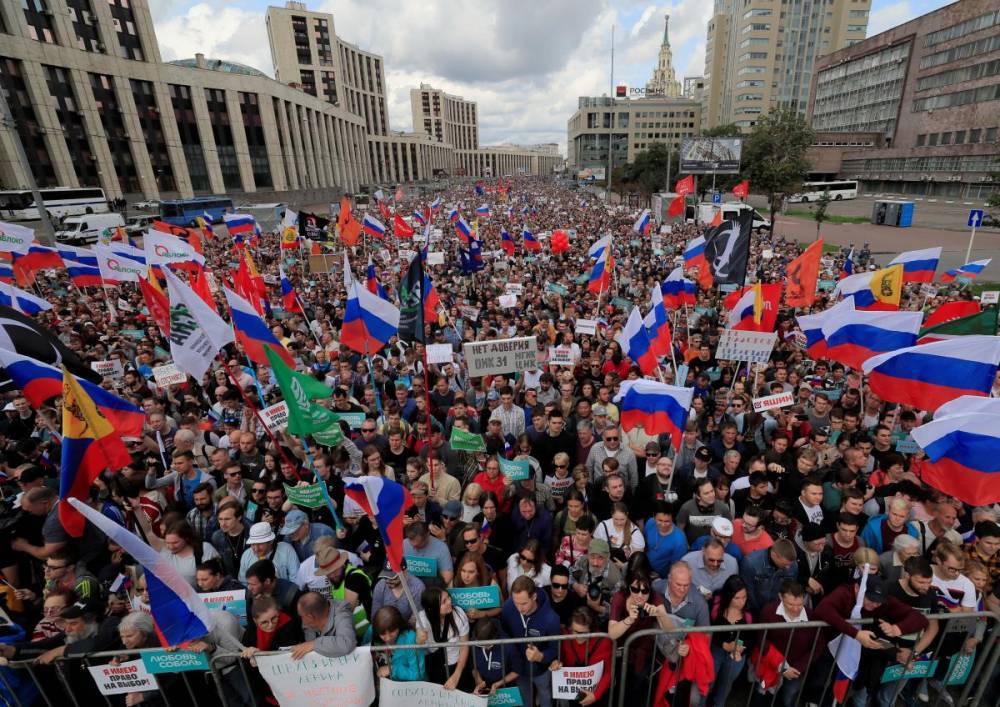 В России на митинг вышли десятки тысяч людей