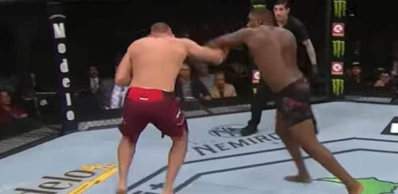 Российского бойца UFC отправили в жесткий нокаут за 12 секунд (видео)
