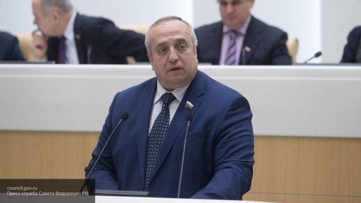 Клинцевич заявил, что на митинге в Москве работают те же люди, что и на Украине и в Грузии