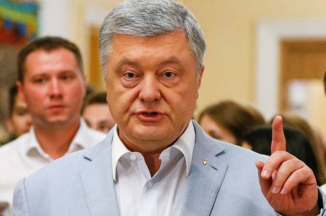 Порошенко призвал выбрать парламент, способный «остановить реванш РФ»