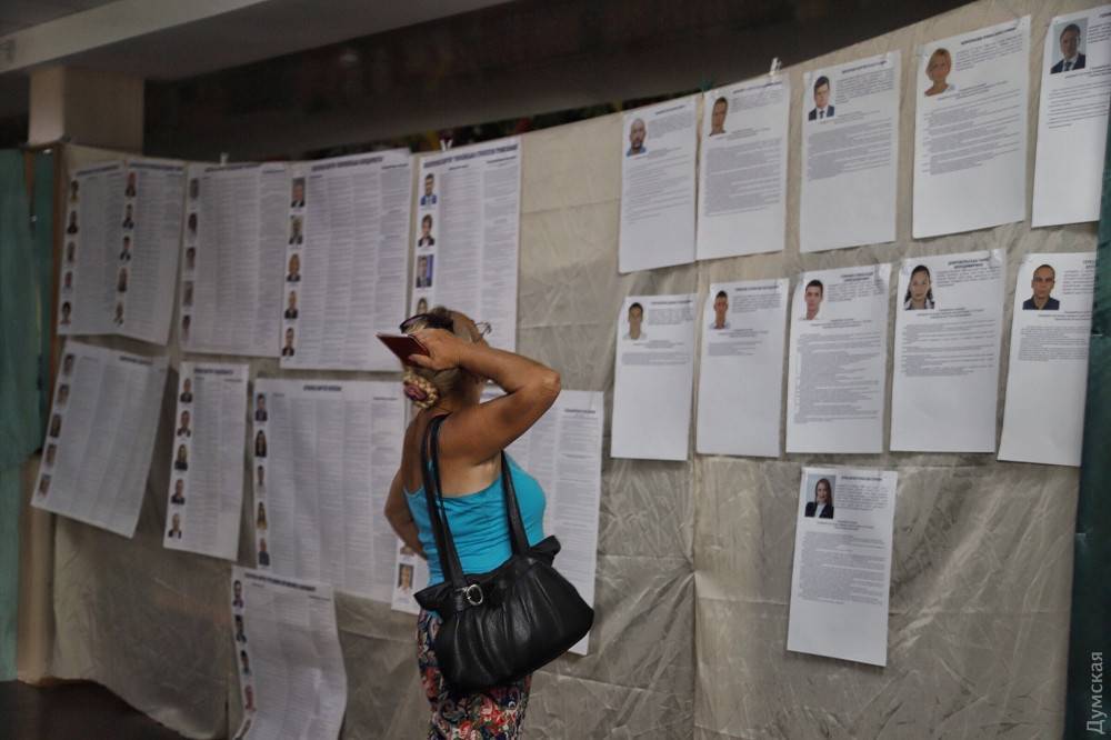 Мёртвым бюллетени не дают: Забывшая паспорт украинка инициировала смерть на избирательном участке