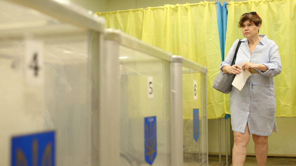 "Праздник демократии" подошел к концу: ЦИК Украины подвел первые итоги выборов в Раду.