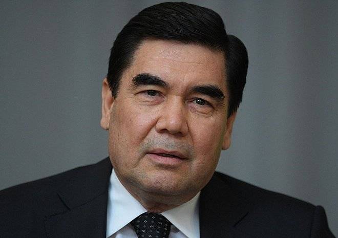 «Умерший» президент Туркменистана поздравил медработников страны