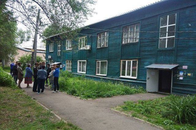 Кузбасская семья не хочет переезжать из барака в новый дом, требуя деньги