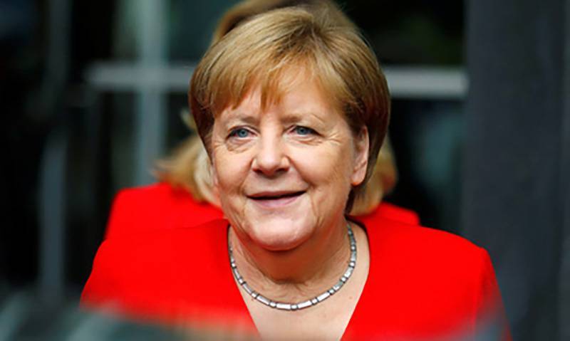 Дрожащую Меркель  отправили в длительный  отпуск