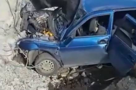 Трое детей пострадали при падении машины с моста в Башкирии. РЕН ТВ