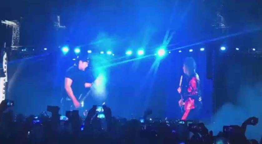 Metallica исполнила хит "Группа крови" на концерте в Москве. РЕН ТВ