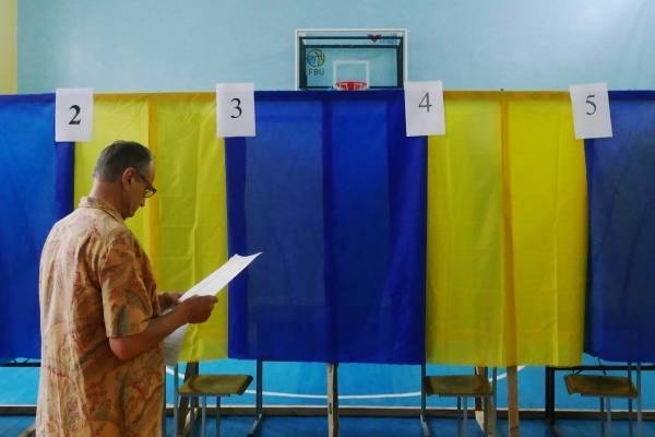 На Украине зафиксированы первые нарушения на выборах в Раду