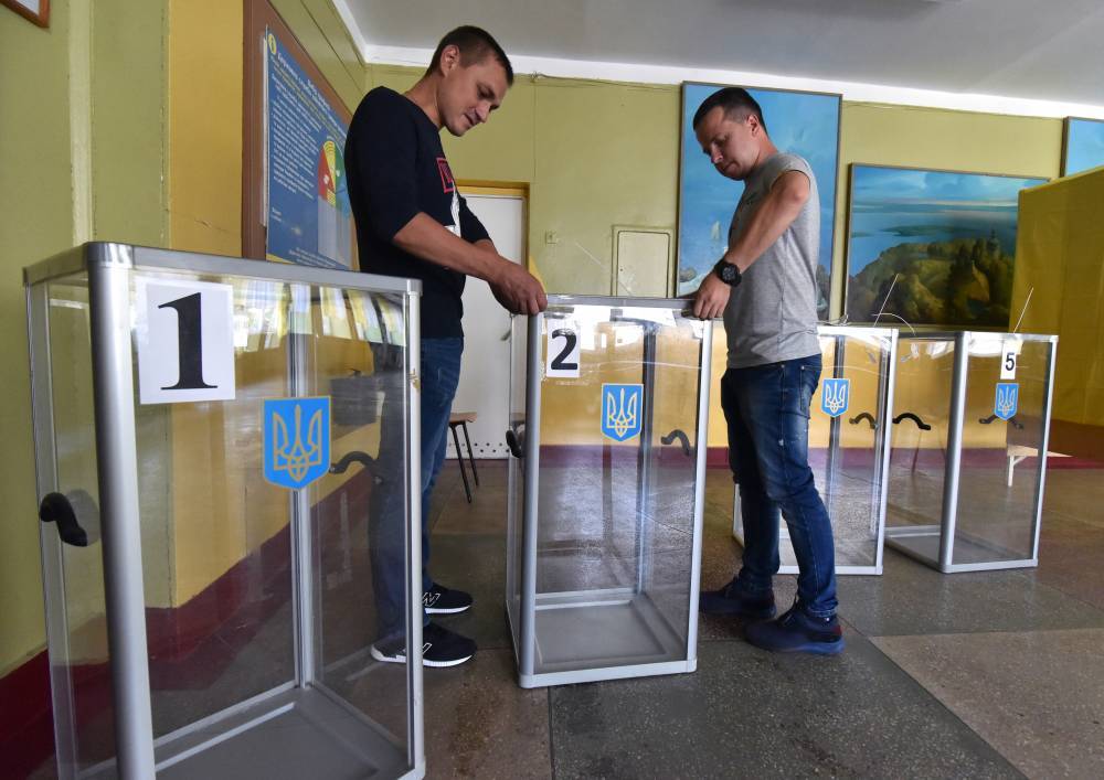 Украинские дипломаты начали портить бюллетени еще до выборов в Раду. РЕН ТВ