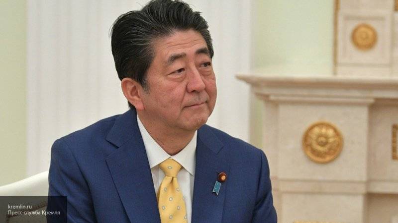 Японский премьер намерен провести референдум по поправкам к конституции до окончания срока