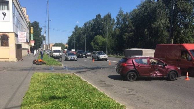 Мотоциклист пострадал в ДТП в Петербурге
