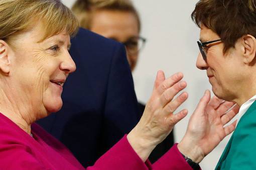 Отмыться от позора: Меркель отправила свою преемницу в армию