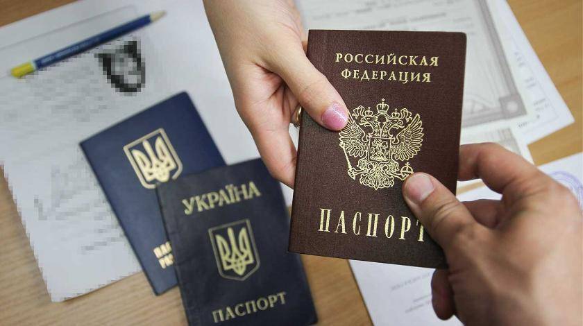 Киев поставили на место в споре о паспортах