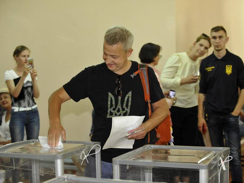 Заранее подписанные протоколы подсчета голосов обнаружили на Украине