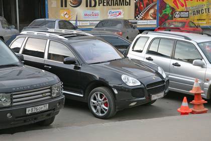 В Москве в багажнике черного Porsche нашли избитого заложника