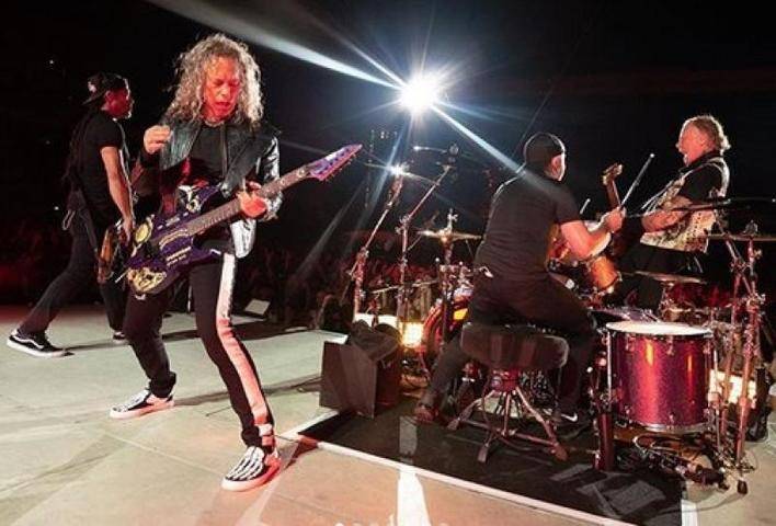 Мужчину из федерального розыска задержали на концерте Metallica в Москве