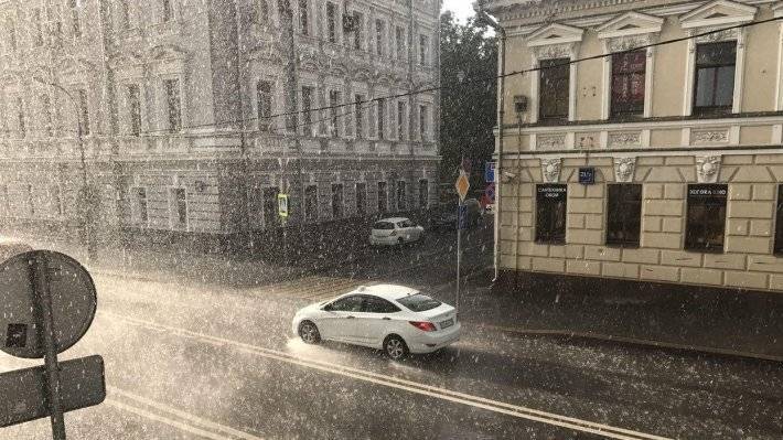 «Желтый» уровень погодной опасности объявлен в Москве на 23 июля из-за грозы