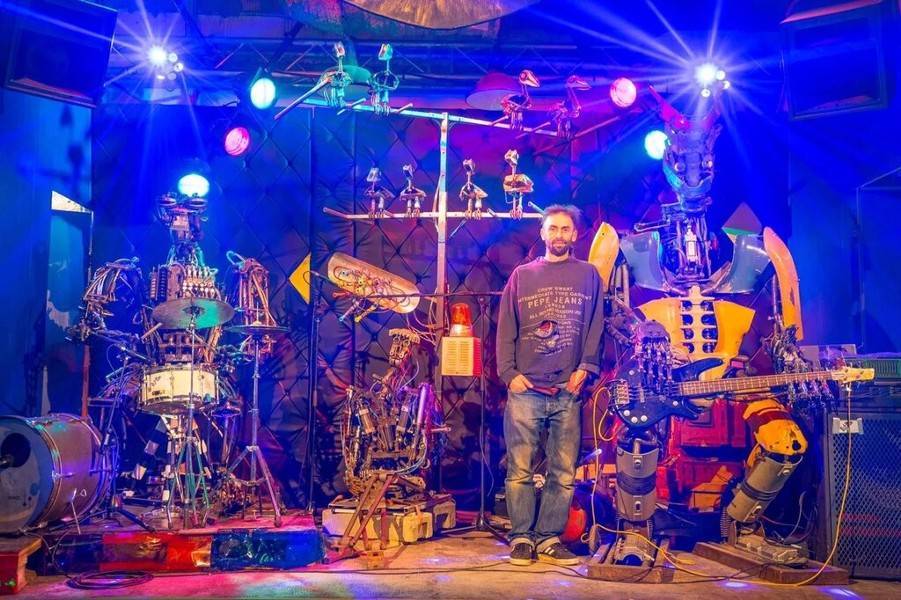 Группа роботов-панков One Love Machine Band впервые приедет в Россию