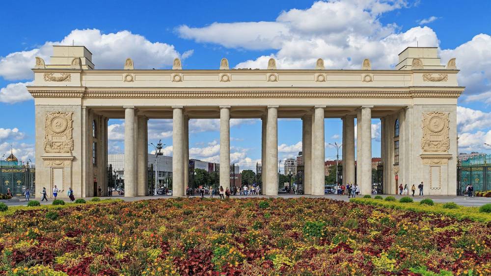 Около 80 тысяч человек пришли на праздничные мероприятия в парке Горького в Москве