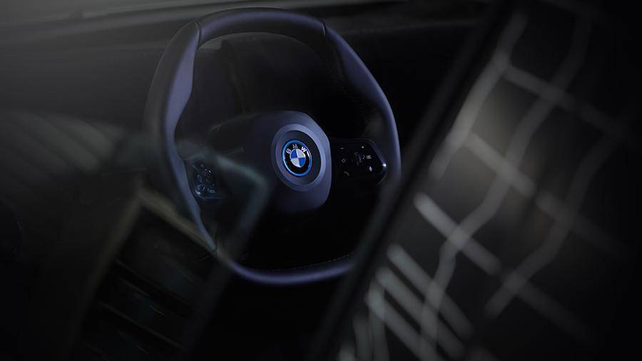 BMW показала изображение нового электрического кроссовера
