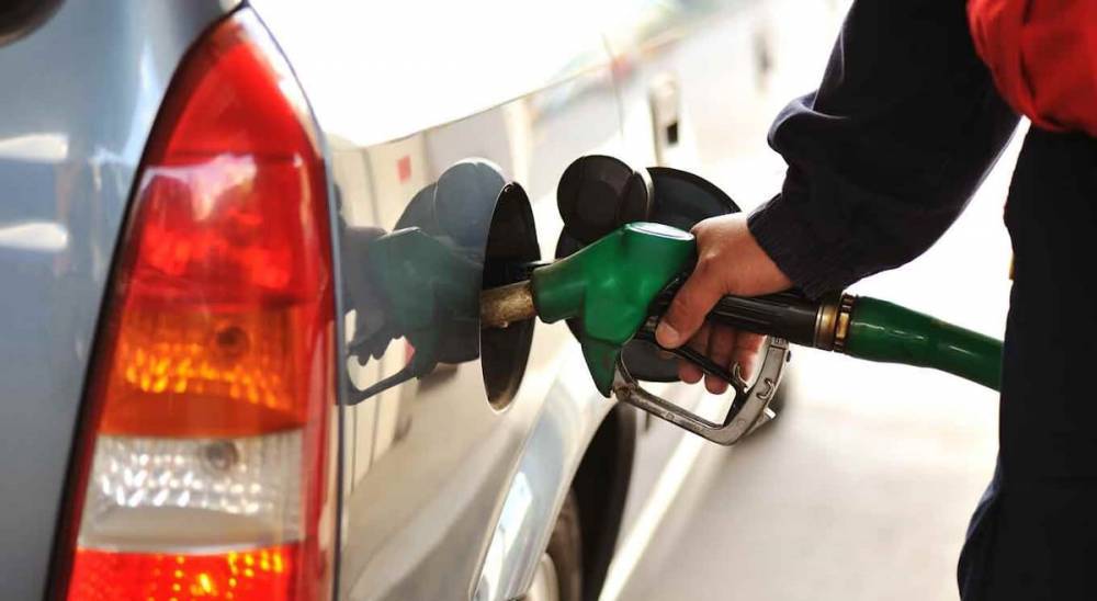 Сколько литров бензина можно купить на среднестатистическую зарплату в Казахстане