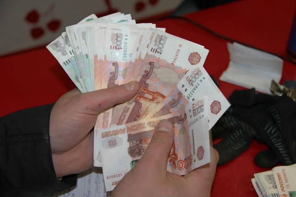 Средняя зарплата за январь-мая 2019 года в Удмуртии составила 32934 рубля