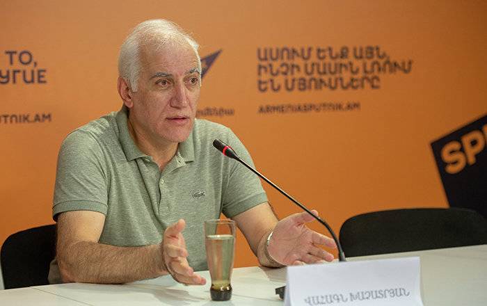 Пресс-конференция экс-мэра Еревана Ваагна Хачатряна