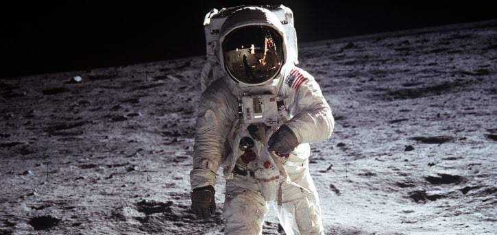 США пообещали оставить астронавтов на Луне навсегда