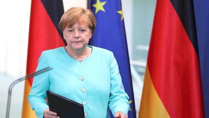 Дрожащую Меркель отправили в длительный отпуск