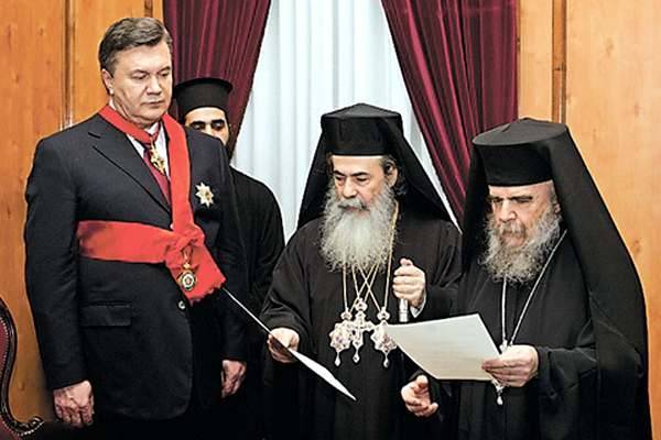 Равнение на Брежнева: сколько орденов у Януковича и компании?