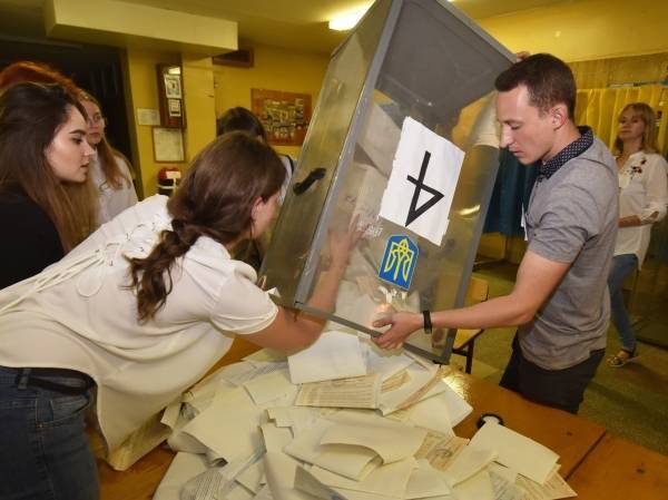 «Слуга народа» лидирует на выборах в Верховную раду после обработки 30,9% протоколов