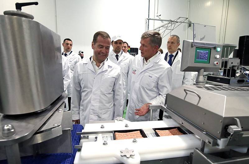 Медведев увидел рост российского АПК "невооруженным взглядом"