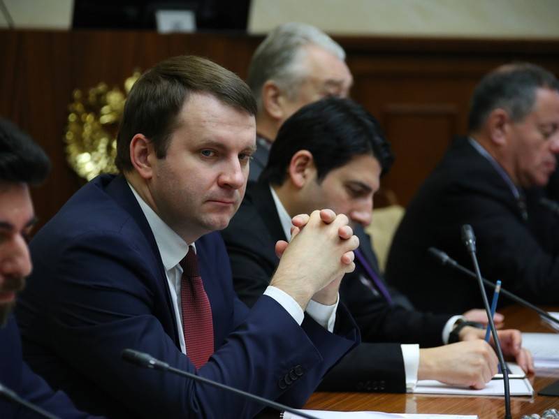 Орешкин: РФ и Белоруссия не должны спешить с вводом единой валюты