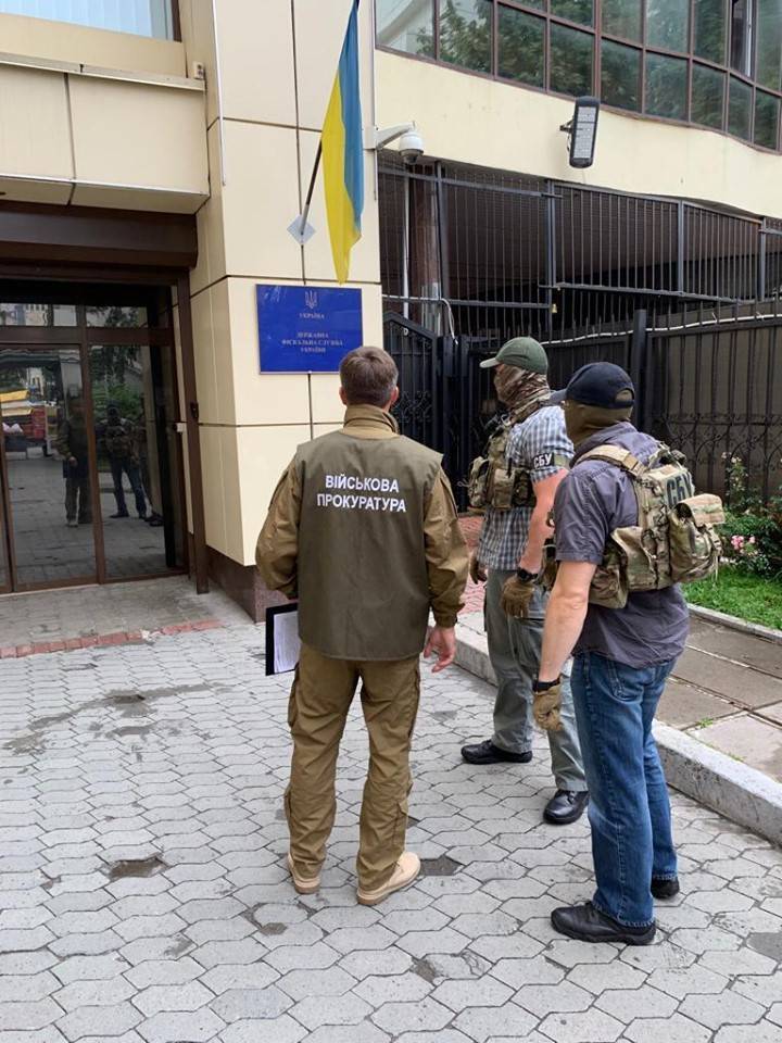 Генпрокуратура Украины устроила обыски в Кабмине: изымаются документы, связанные с хищениями в оборонке