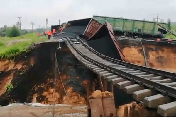Крупная авария парализовала железнодорожное движение в Коми