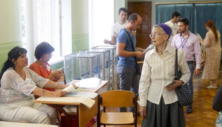 ЦИК: Явка на выборах в Раду приблизилась к 50%