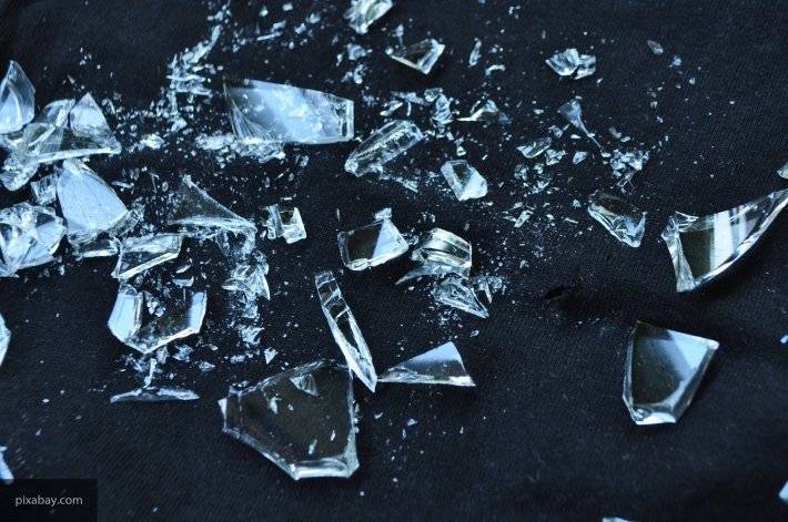 Археологи обнаружили древний стеклянный фрагмент, являющийся крышкой от флакона для духов