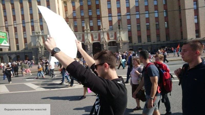 Эксперт назвал митингующих сторонников Навального отрядом иностранного влияния
