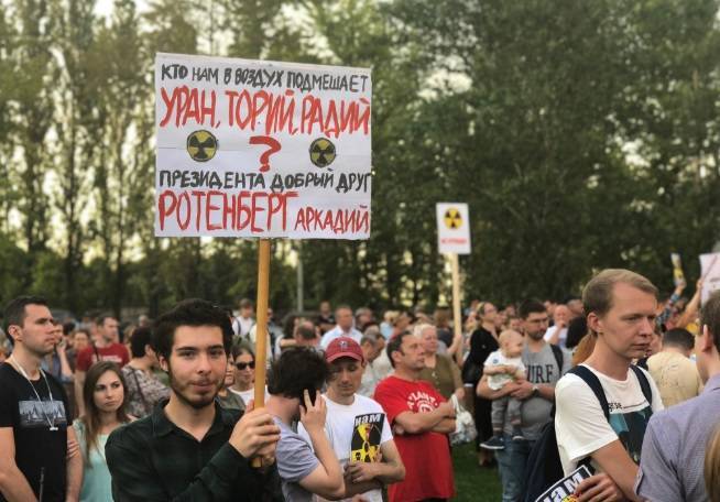 Сотни людей вновь вышли на митинг в российской столице